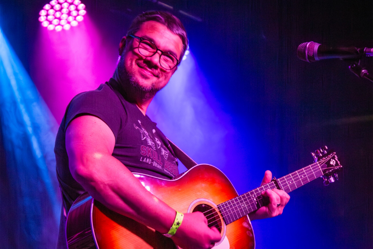 Drew Eberly plays guitar